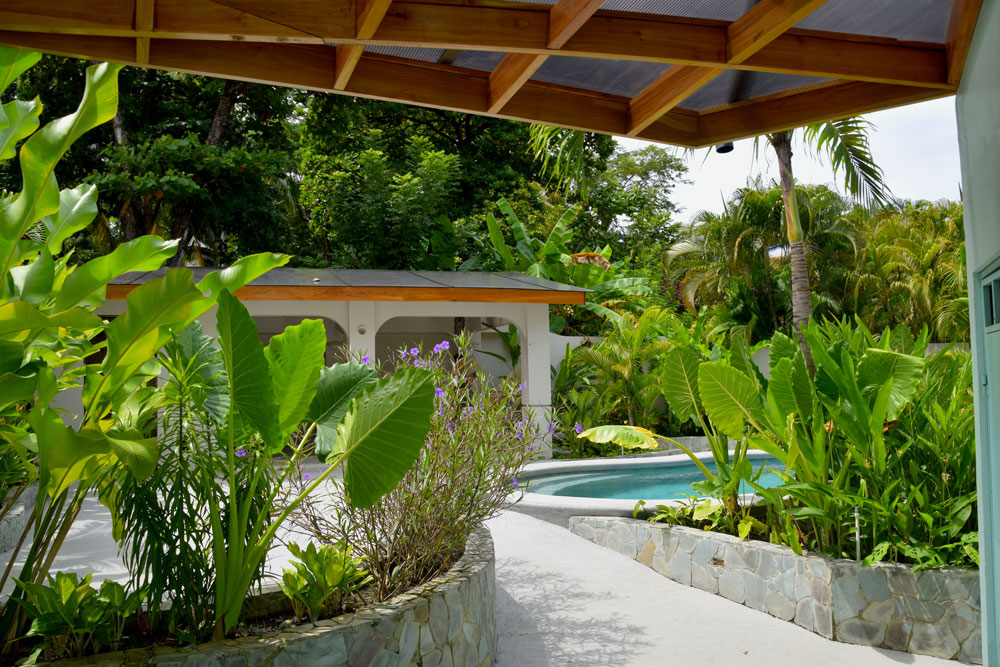 Casa de Las Olas, aerial view of the pool and gardens