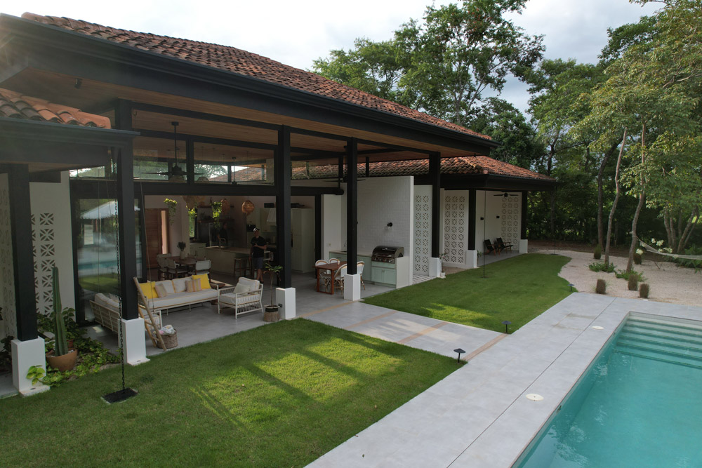 Casa Vida, aerial view of the pool and garden