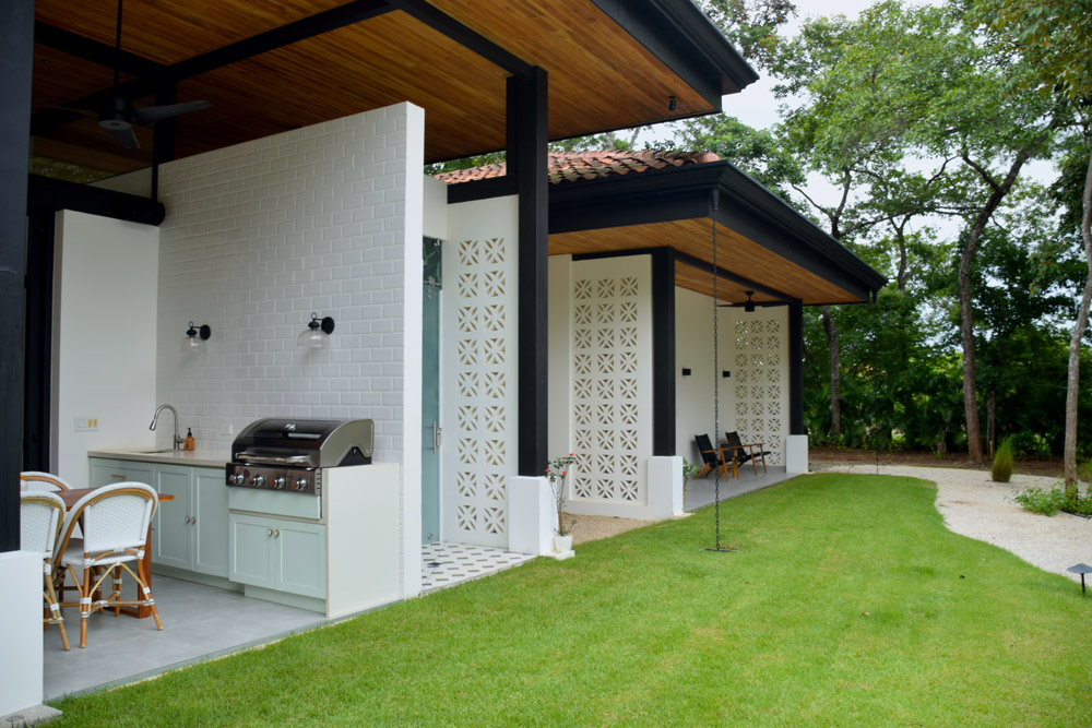 Casa Vida, aerial view of the pool and garden
